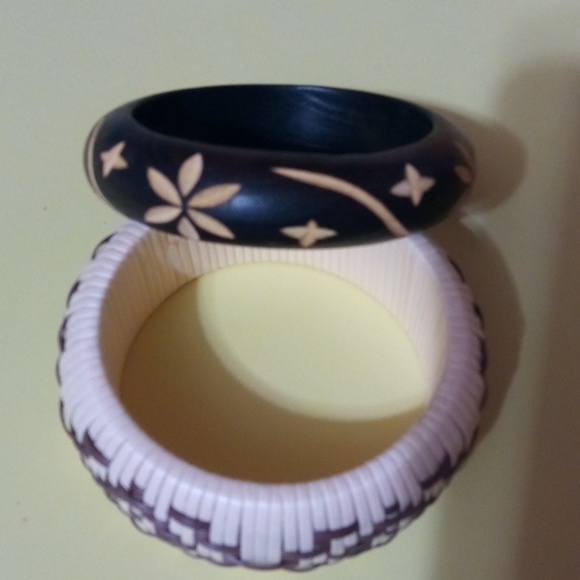 Women wood bangles - Picture 3 of 3